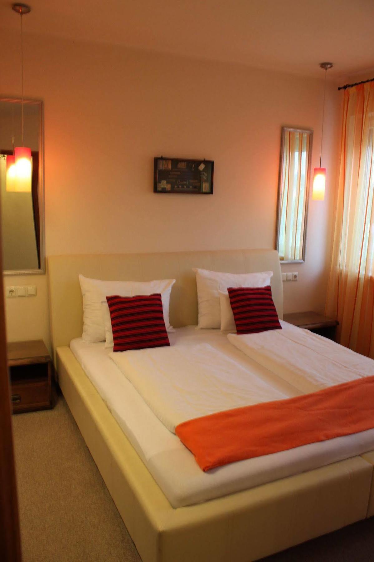 Hotel Al Faro Lodge Am See Podersdorf am See Exterior photo