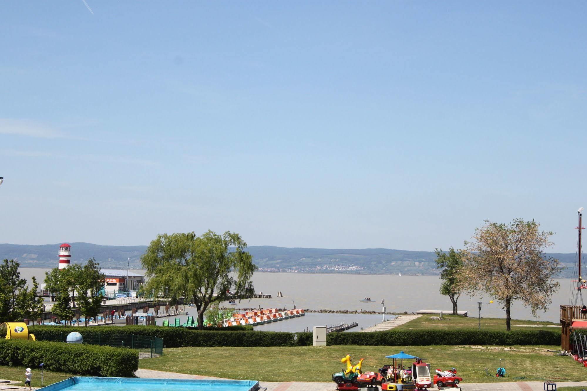 Hotel Al Faro Lodge Am See Podersdorf am See Exterior photo